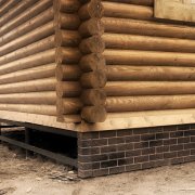 Di fronte alle fondamenta: falso seminterrato