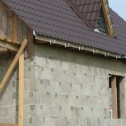 Consideremos cómo enyesar bloques de hormigón de espuma