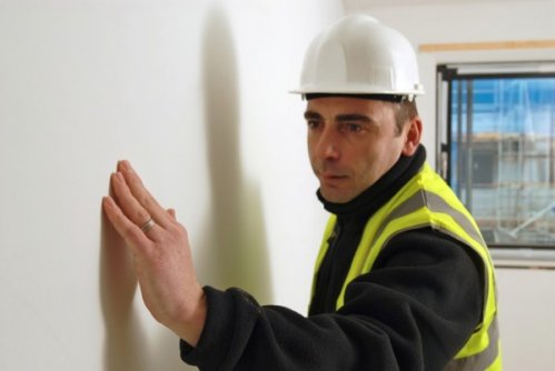 La superficie liscia richiede una finitura minima