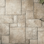 مواجهة الواجهة بالجرانيت: الفروق الدقيقة في العمل