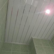 زخرفة الجدار بألواح بلاستيكية: العمل المناسب