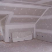 Wie man eine Wand mit Trockenbau nach allen Regeln vernäht