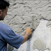 Come fissare una rete a stucco a un muro