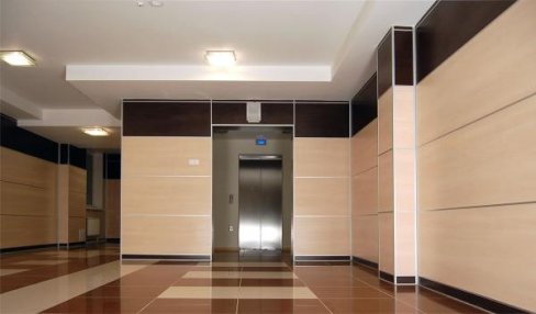 Αντιμετωπίζοντας προφίλ αλουμινίου στο σχεδιασμό λόμπι και διαδρόμου