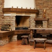 Dekoratif taşlı duvar dekorasyonu: kendiniz yapın