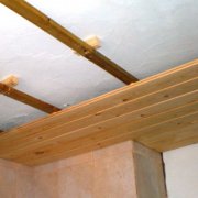 Decorazione del soffitto in legno - saggia decisione