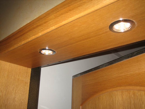 Retroilluminazione in un pendio di legno