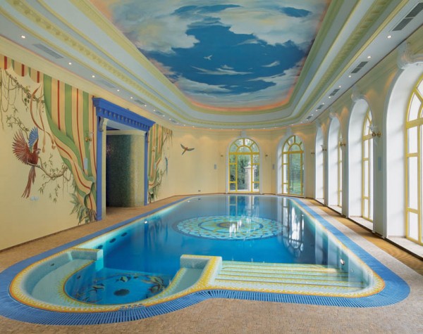 Модерен басейн с оригинален дизайн