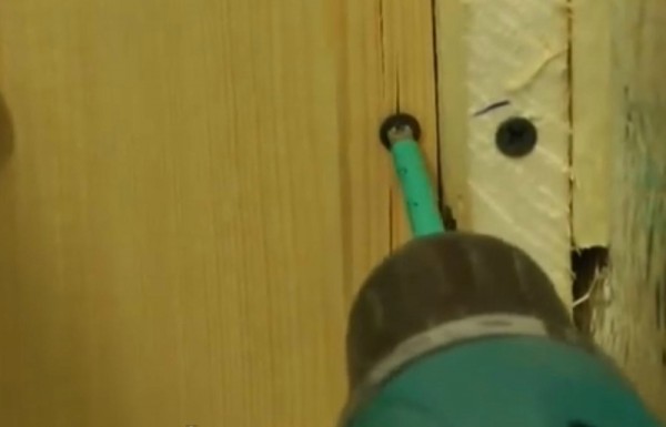 Risse beim Befestigen ohne Bohren