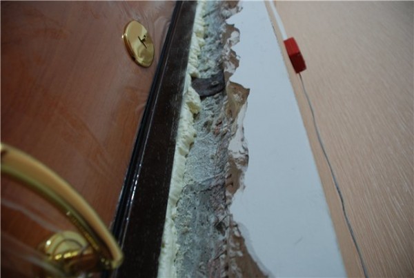 Избиваме мазилка, която не се държи добре