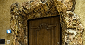 ¿Cómo se ve una piedra natural en las pendientes de la puerta principal? ¿Cómo se ve una piedra natural en las pendientes de la puerta principal?