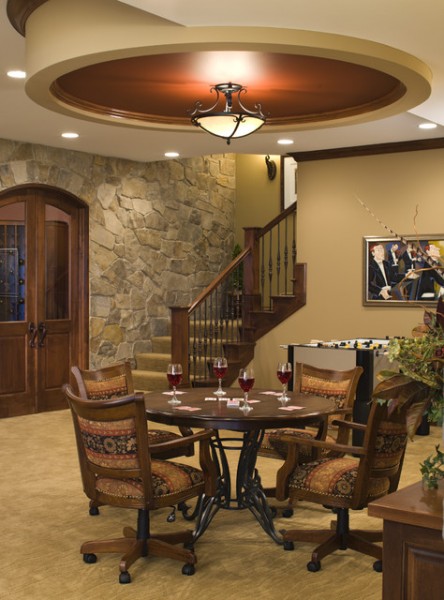 Извит окачен таван в мазето Извит окачен таван в мазето