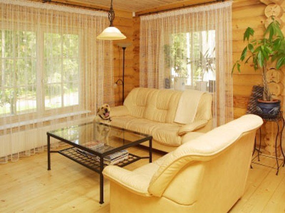 Интериорен интериор на дървена къща Интериорен интериор на дървена къща