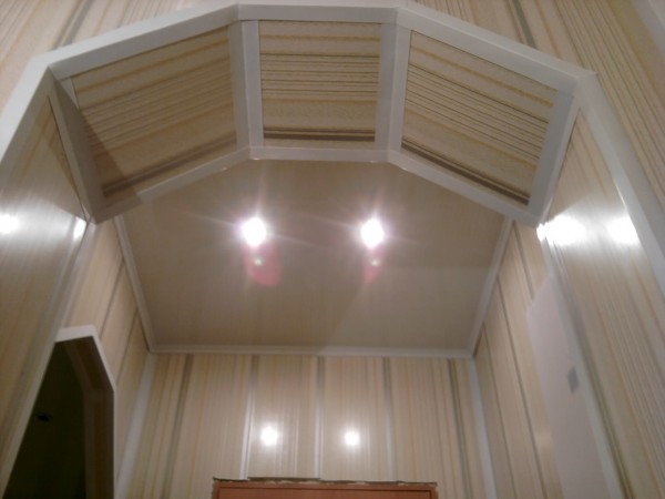 أقواس تقليم بلاستيكية - إنها بسيطة وحديثة أقواس تقليم بلاستيكية - إنها بسيطة وحديثة