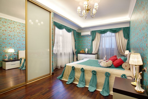 Tapete im Schlafzimmer kombiniert mit Textilien