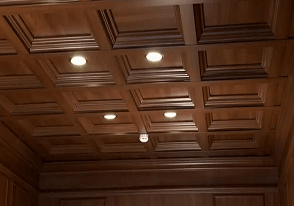 Изглежда завършването с висококачествена дървена облицовка Изглежда завършването с висококачествена дървена облицовка