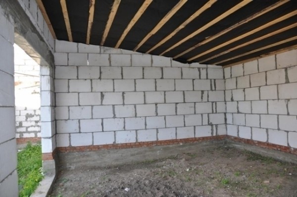 Terreno tamponato nella parte inferiore del pavimento