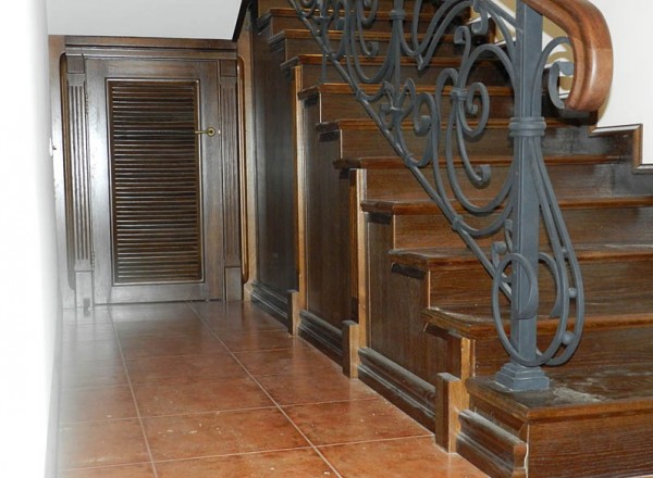 Scale in legno di cemento