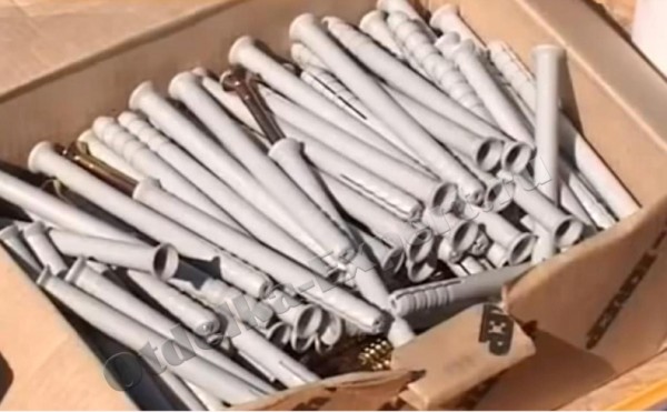 Le bouclier de boulon d'expansion - clous pour la fixation à une brique, du béton