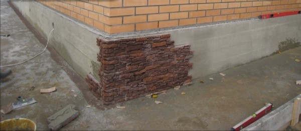 Kendin yap bazın bitişi odanın köşesi ile başlar