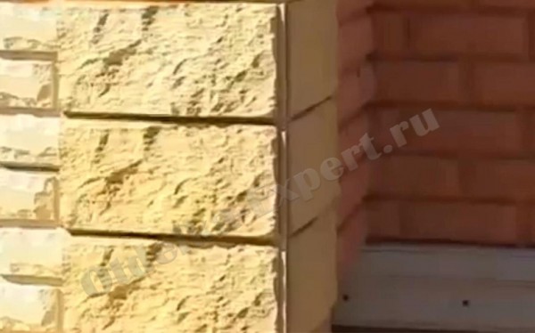 Garniture d'angle bout à bout