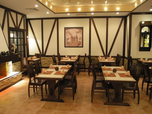 Decorazione per bar a graticcio