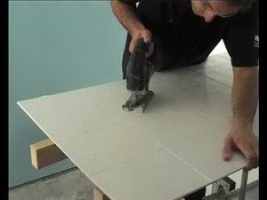 Découpe de panneaux de tôles murales Découpe de panneaux de tôles murales