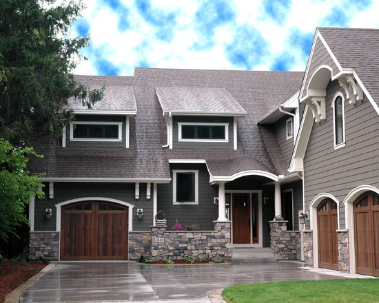 A combinação de dois tipos de revestimento de madeira no design da fachada A combinação de dois tipos de revestimento de madeira no design da fachada