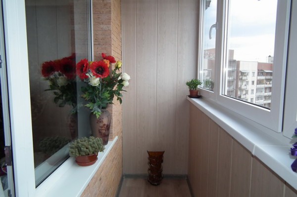 Parziale rivestimento in plastica per il balcone