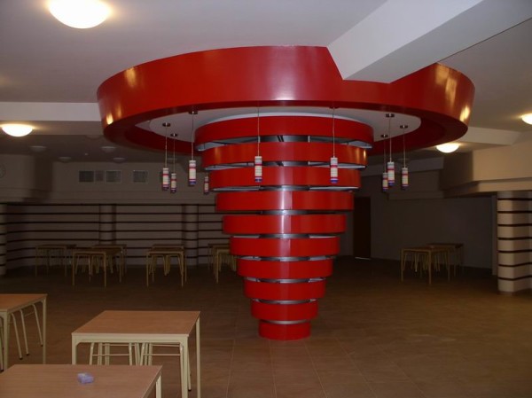 Mit Alucobond-Säulen