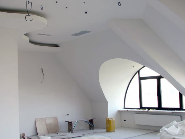 La sala de una configuración difícil revestida con un giroscopio. La sala de una configuración difícil revestida con un giroscopio.