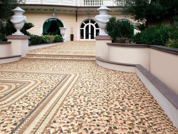 Grés porcelânico rústico em design de terraço