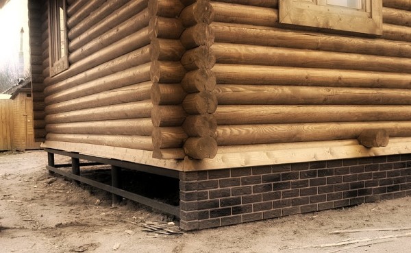 Pfahlschraubenfundamente: Verkleidung