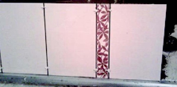 Il gioco è regolabile mediante croci.