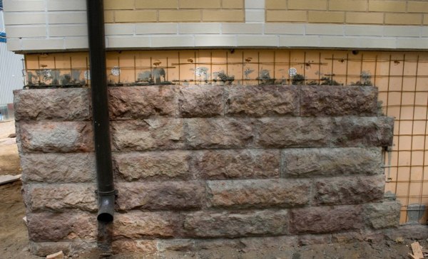 Sockel aus Polystyrol