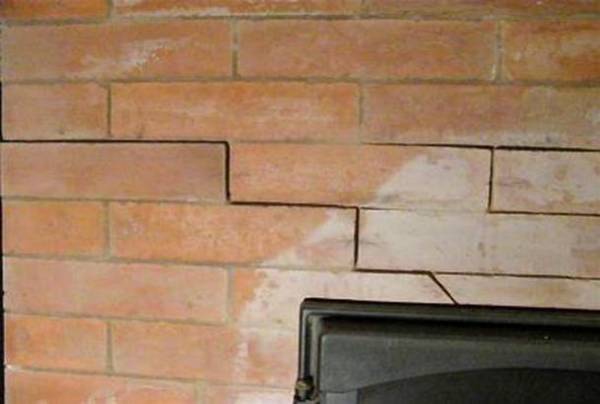 Des fissures dans la maçonnerie