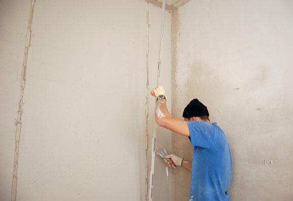 Bedienen Sie sich mit einem Spatel oder einem anderen scharfen Gegenstand Bedienen Sie sich mit einem Spatel oder einem anderen scharfen Gegenstand