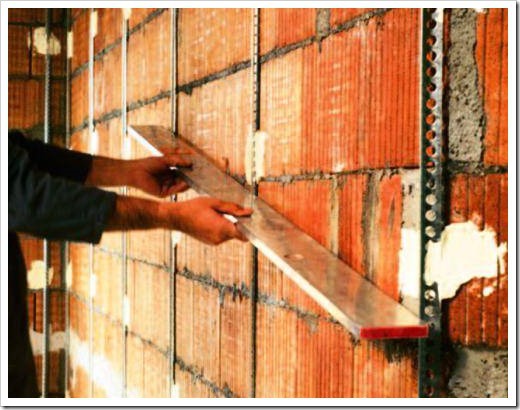 Kontrollieren Sie den Pegel ständig so, dass sich alle Beacons in derselben Ebene befinden Kontrollieren Sie den Pegel ständig so, dass sich alle Beacons in derselben Ebene befinden