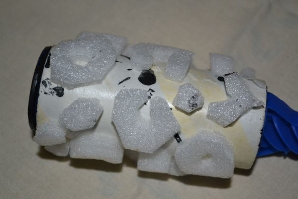 Anstelle von Gummi können Schaumgummi oder andere Materialien verwendet werden.