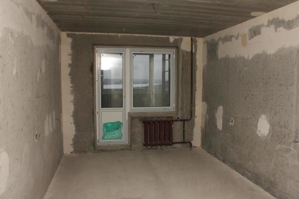 بالنسبة للجدران الخرسانية ، يكفي طبقة واحدة أو طبقتان من الجص