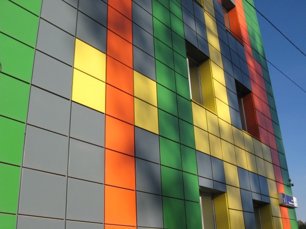 Designvariante der mit Metallkassetten ausgekleideten Wände