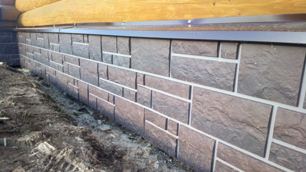 Τελειώνοντας το θεμέλιο με πλαστικά πάνελ