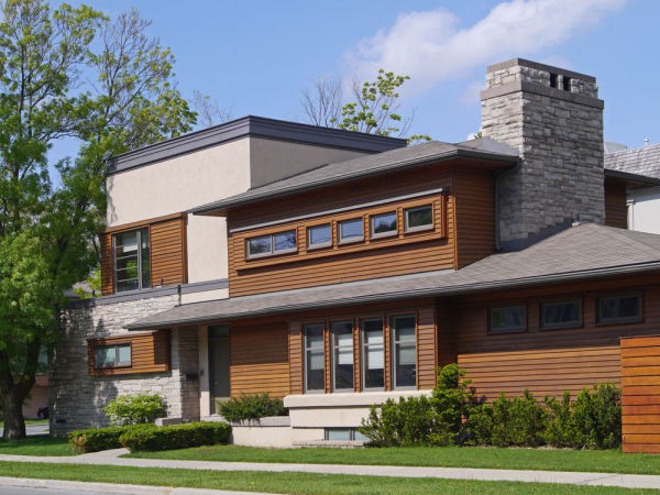 Πέτρινη σανίδα και πλαϊνά πάνελ σε σχεδιασμό πρόσοψης