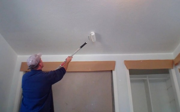 Vor und nach dem Kitt muss grundiert werden.