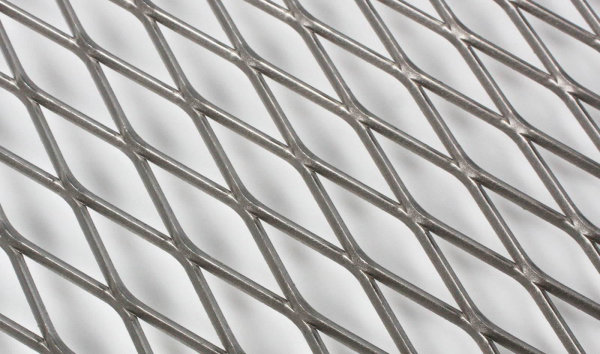 Στη φωτογραφία, το πλέγμα καλωδίων οπτικών ινών με γαλβανισμένη επικάλυψη