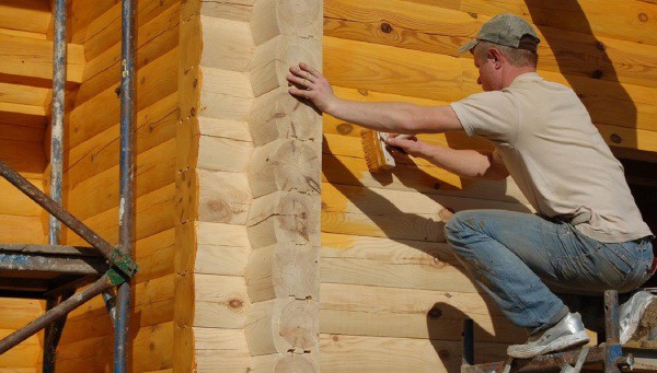 Lackierung von poliertem Holz