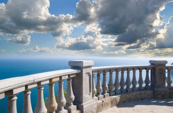 Fotomural con la imagen del parapeto del paseo marítimo.