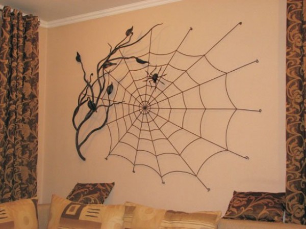 لوحة مزورة في الداخل