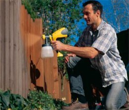 Peinture au pistolet sur la clôture