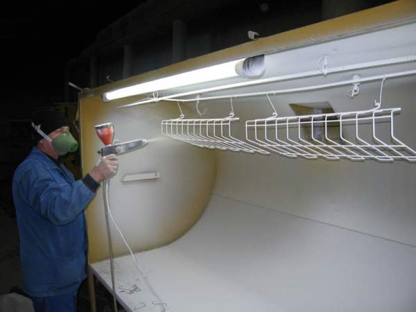 Processo de coloração de polímero em pó